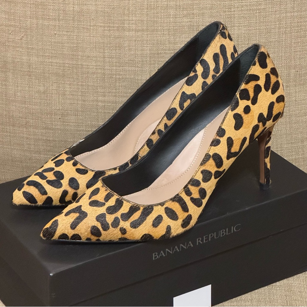 Banana Republic Madison Rounded Topline 12-Hour Pump Leopard Print size 10